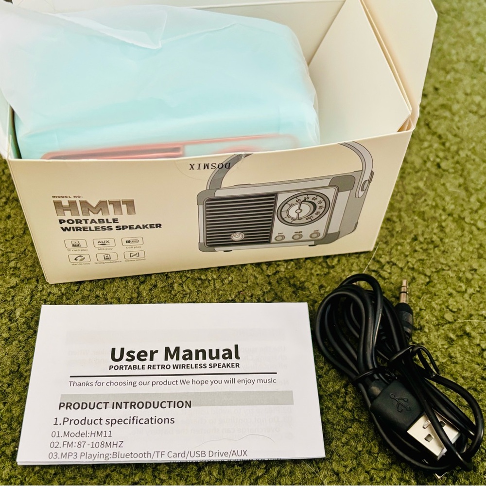HM11 NIB Retro Style Baby Blue Portable Bluetooth Speaker and Radio - Picture 6 of 8